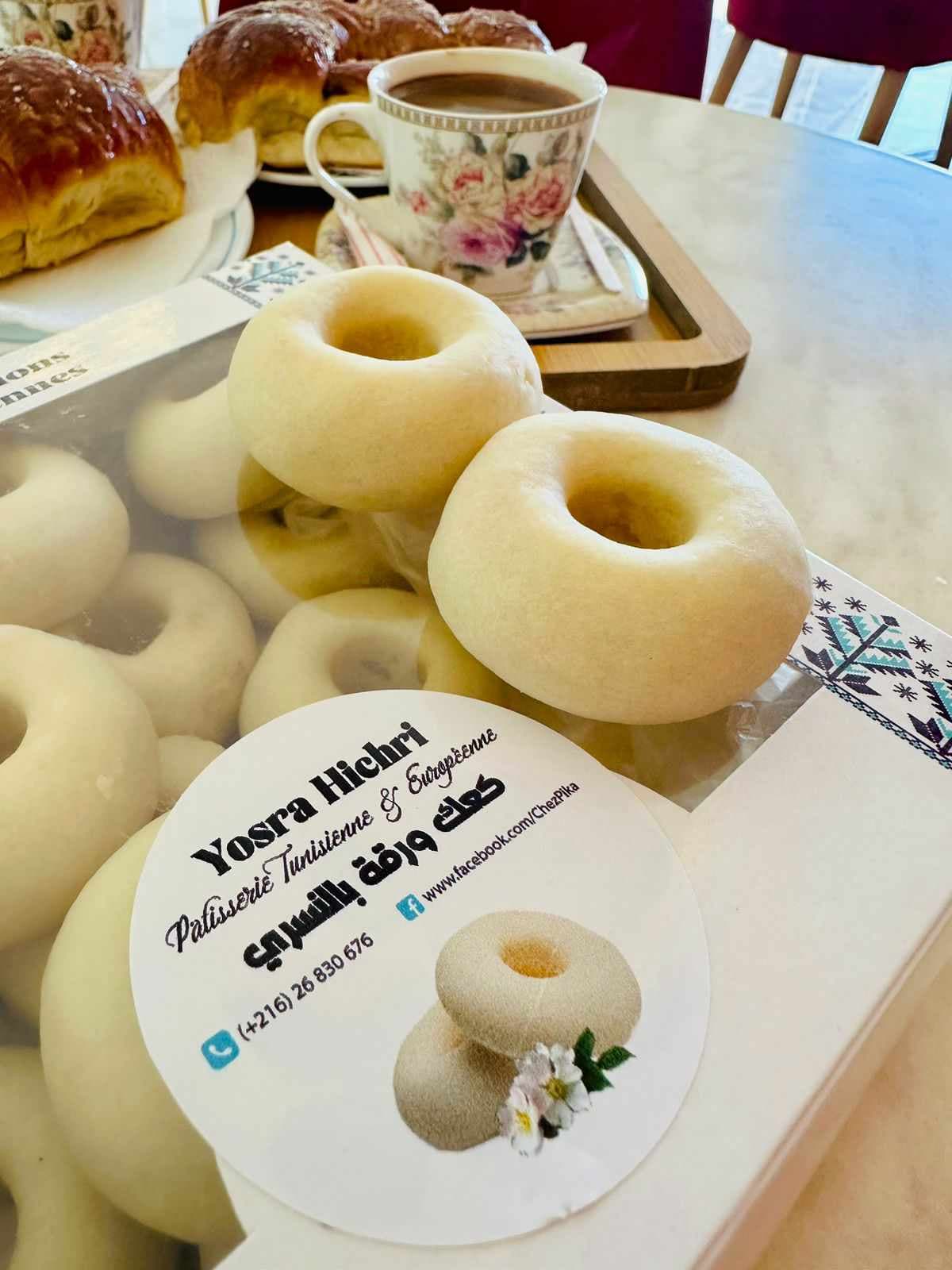 Coffret cadeau Pika — pâtisseries assorties dans un emballage signé